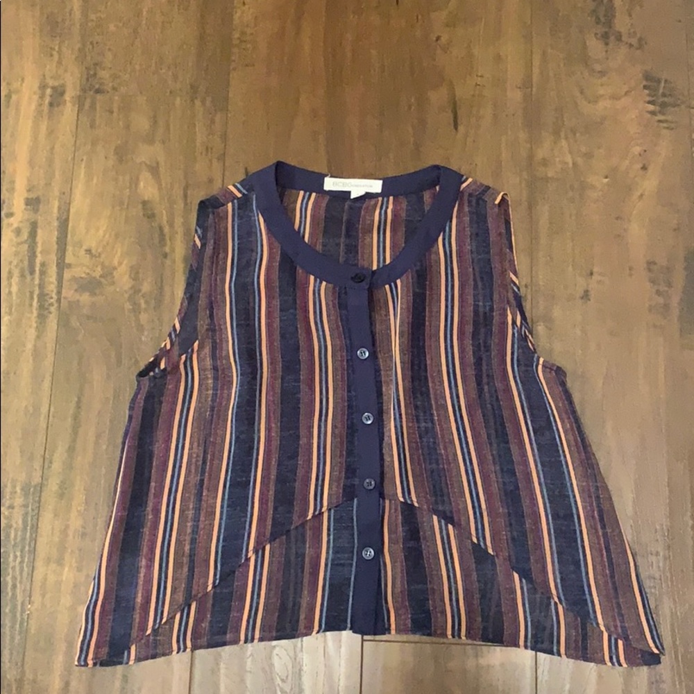 Mid length sleeveless top